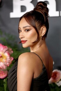 shay-mitchell-at-2022-baby2baby-gala-in-west-hollywood-11-12-2022-2.jpg