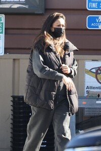shay-mitchell-at-a-grocery-store-in-los-feliz-02-02-2022-2.thumb.jpg.1817bad733e3b97fd7b49a0e738fdb8b.jpg