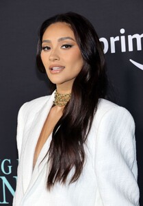 shay-mitchell-at-something-from-tiffany-s-premiere-in-los-angeles-11-29-2022-1.jpg