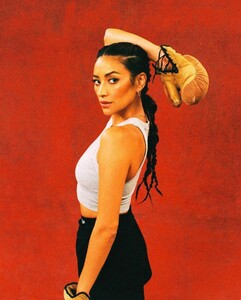 shay-mitchell-for-instyle-magazine-mexico-february-2023-0.jpg