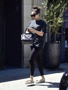 shay-mitchell-leaves-a-skincare-clinic-in-los-angeles-08-12-2022-5.thumb.jpg.946c7f86ca497429c73517de955d5460.jpg