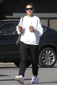 shay-mitchell-leaves-coffee-bean-in-los-feliz-11-11-2022-1.thumb.jpg.dd3a4860985515880a0ac56df2c5e212.jpg
