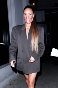 shay-mitchell-leaves-craig-s-in-west-hollywood-01-14-2022-6.thumb.jpg.c8c3cf7a14c965a1dbb38484506a344f.jpg
