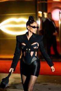 shay-mitchell-leaves-crazy-horse-in-paris-09-26-2022-2.thumb.jpg.3946ec89aa8c09bb1e79745ce9911cbb.jpg