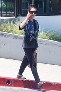 shay-mitchell-out-shopping-groceries-in-los-angeles-07-09-2023-5.jpg