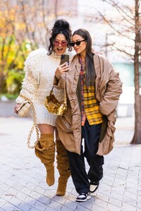 shay-mitchell-out-with-a-friend-in-new-york-12-12-2021-0.jpg