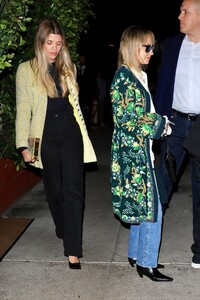 sofia-and-nicole-richie-out-for-dinner-in-santa-monica-06-22-2023-6.jpg