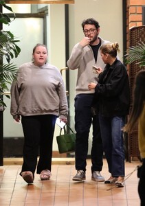 sofia-richie-and-elliot-grainge-out-for-dinner-with-a-few-friends-in-los-angeles-06-19-2023-4.jpg