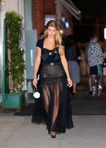 sofia-richie-arrives-at-mr-chow-restaurant-for-chanel-dinner-event-in-beverly-hills-06-14-2023-4.jpg