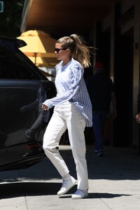 sofia-richie-out-at-south-beverly-grill-in-beverly-hills-07-17-2023-3.jpg