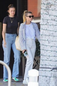 sofia-richie-out-at-south-beverly-grill-in-beverly-hills-07-17-2023-4.jpg