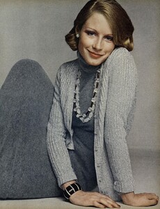 sweaters_08.thumb.jpg.692857dcda45523fc613c0a1fe276aba.jpg