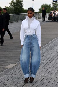 tina-kunakey-leaves-azzedine-alaia-haute-couture-show-in-paris-07-02-2023-5.jpg