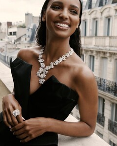 voguefrance_362558188_18372820411060907_5069487556248834775_n.jpg