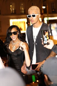 winnie-harlow-at-gq-and-levi-s-paris-fashion-week-party-in-paris-06-22-2023-5.jpg