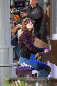 zooey-deschanel-plays-piano-on-the-set-of-her-new-movie-in-atlanta-07-26-2023-0.jpg