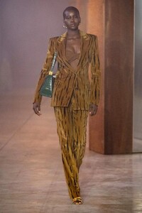 00001-bally-spring-2023-ready-to-wear-credit-gorunway.thumb.jpg.58209da551d24b1156a4a0ccc302b951.jpg
