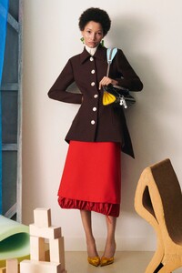 00001-tory-burch-resort-2023-ready-to-wear-credit-brand.thumb.jpg.207d9742966996b7ee189508cc21479b.jpg