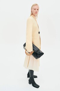 00002-jil-sander-resort-2023-credit-brand.thumb.jpg.054425dd46a4db19786800449d6b880c.jpg
