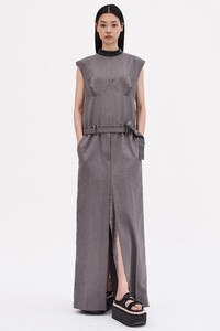 00002-sacai-resort-2023-credit-stas-komarovski-brand.thumb.jpg.90a8eced8d191ae5118a31c371b2184e.jpg