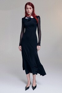 00003-philosophy-di-lorenzo-serafini-pre-fall-2023-credit-brand.thumb.jpg.483eeea87a22fa82ea21dfd65a2fa74f.jpg