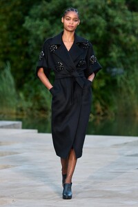 00004-max-mara-resort-2023-ready-to-wear-credit-brand.thumb.jpg.11bf1dcb751029bce87ff687334a6f87.jpg