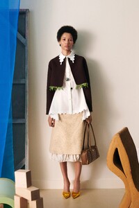00005-tory-burch-resort-2023-ready-to-wear-credit-brand.thumb.jpg.220a3d74d5012d0288c885f30d6f2848.jpg