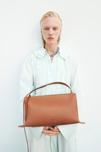 00006-jil-sander-resort-2023-credit-brand.thumb.jpg.95bfc338f9a8156c9f0966cb4daf691a.jpg