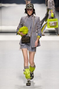 00007-fendi-resort-2023-ready-to-wear-credit-gorunway.thumb.jpg.424f5d70afc15cb483c935bde54b3351.jpg