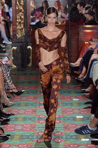 00009-alessandra-rich-spring-2023-ready-to-wear-credit-gorunway.thumb.jpg.6a0cccfa035ef519f9b621d57b677766.jpg