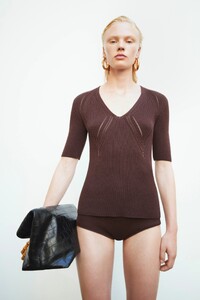 00009-jil-sander-resort-2023-credit-brand.thumb.jpg.2aed57b855e28281cd3b01f68280bbb9.jpg