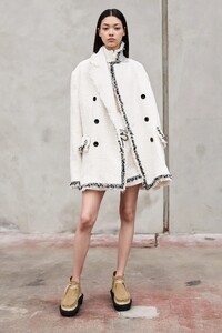 00012-sacai-resort-2023-credit-stas-komarovski-brand.thumb.jpg.42445768c0fe130ea8d2640c6e0378f2.jpg