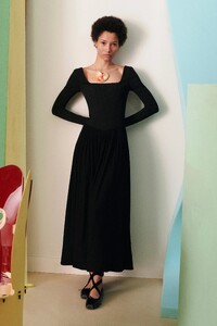 00012-tory-burch-resort-2023-ready-to-wear-credit-brand.thumb.jpg.1c9cb826b470a0875567c76fec2f5294.jpg