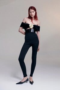 00013-philosophy-di-lorenzo-serafini-pre-fall-2023-credit-brand.thumb.jpg.1bc11e73a5e74b34d235095b5fb256df.jpg
