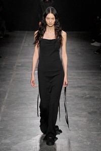 00014-ann-demeulemeester-spring-2023-ready-to-wear-credit-gorunway.thumb.jpg.073cace47038a954af072211570adf63.jpg