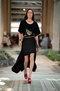 00015-chanel-pre-fall-2023-credit-brand.thumb.jpg.799d3e84d3a0247c58140302161ba59f.jpg
