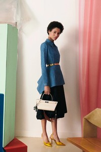 00016-tory-burch-resort-2023-ready-to-wear-credit-brand.thumb.jpg.6166c3c1a8bc39ad70c45c18f62e5e8e.jpg