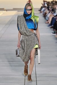 00021-louis-vuitton-resort-2023-san-diego-credit-gorunway.thumb.jpg.be6df2444e7a80ef5b377d62845c50f4.jpg