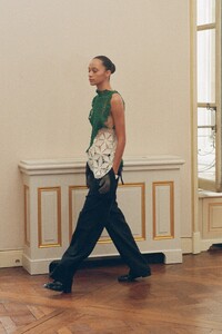 00021-the-row-pre-fall-2023-credit-brand.thumb.jpg.00c3e5a96a75ff2d0a4ce8d2dc022957.jpg