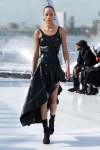 00025-alexander-mcqueen-spring-2023-ready-to-wear-credit-brand.thumb.jpg.16f182bcab82f50f1ba0ee1011ebafa1.jpg