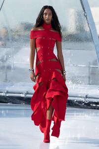 00026-alexander-mcqueen-spring-2023-ready-to-wear-credit-brand.thumb.jpg.c3fc5a8c2d14144372984f8bf3d7f9a6.jpg