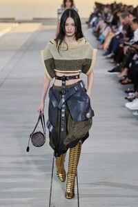 00026-louis-vuitton-resort-2023-san-diego-credit-gorunway.thumb.jpg.a6b23e9fba10099e08e5deb2a88fd9bd.jpg