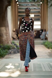 00028-chanel-pre-fall-2023-credit-brand.thumb.jpg.ff452c1313ad04d942252b10b9f06451.jpg