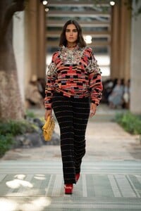 00029-chanel-pre-fall-2023-credit-brand.thumb.jpg.ecefce0010c8b9aebd14647cf711d7f3.jpg