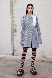 00029-sacai-resort-2023-credit-stas-komarovski-brand.thumb.jpg.c905442569d8cbc7f44e43547e29b43f.jpg