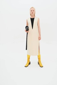 00037-jil-sander-resort-2023-credit-brand.thumb.jpg.54b6e5f3e0938e13d60388be1c0b2368.jpg