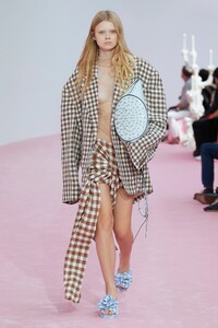 00048-acne-studios-spring-2023-ready-to-wear-credit-gorunway.thumb.jpg.d14b14285a1a4573efce34c3c418107f.jpg