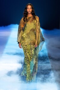 00050-alberta-ferretti-spring-2023-ready-to-wear-credit-gorunway.thumb.jpg.9808dabaea6db256ef1a994c27975927.jpg