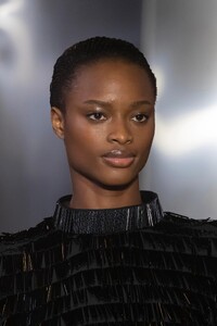 00063-bally-spring-2023-ready-to-wear-details-credit-brand.thumb.jpg.3545411db146807571c32a39ba0c8c3d.jpg