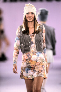 1071264996_AnnaSui1994WomenRTW10.thumb.jpg.5a5f73a6682c0b569ac260ae37c9a243.jpg